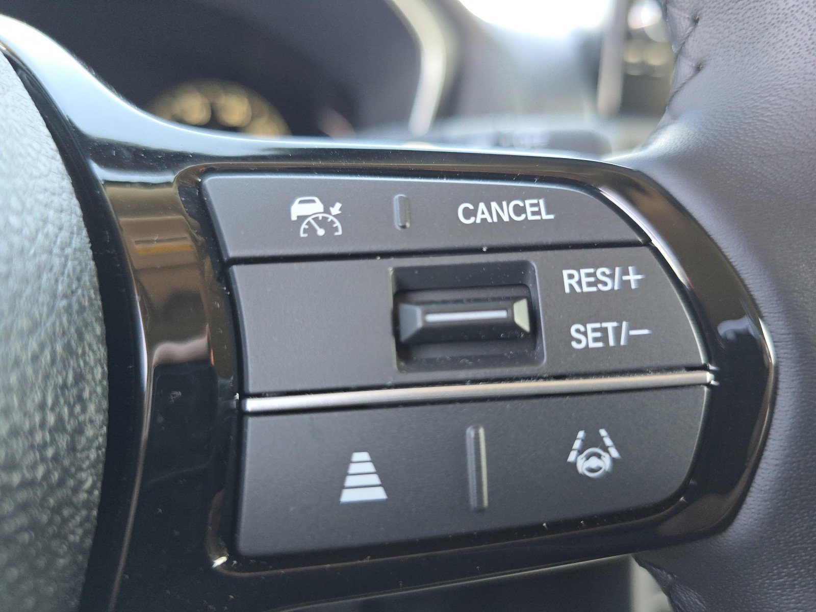 Used 2025 Honda Pilot EX-L image 9