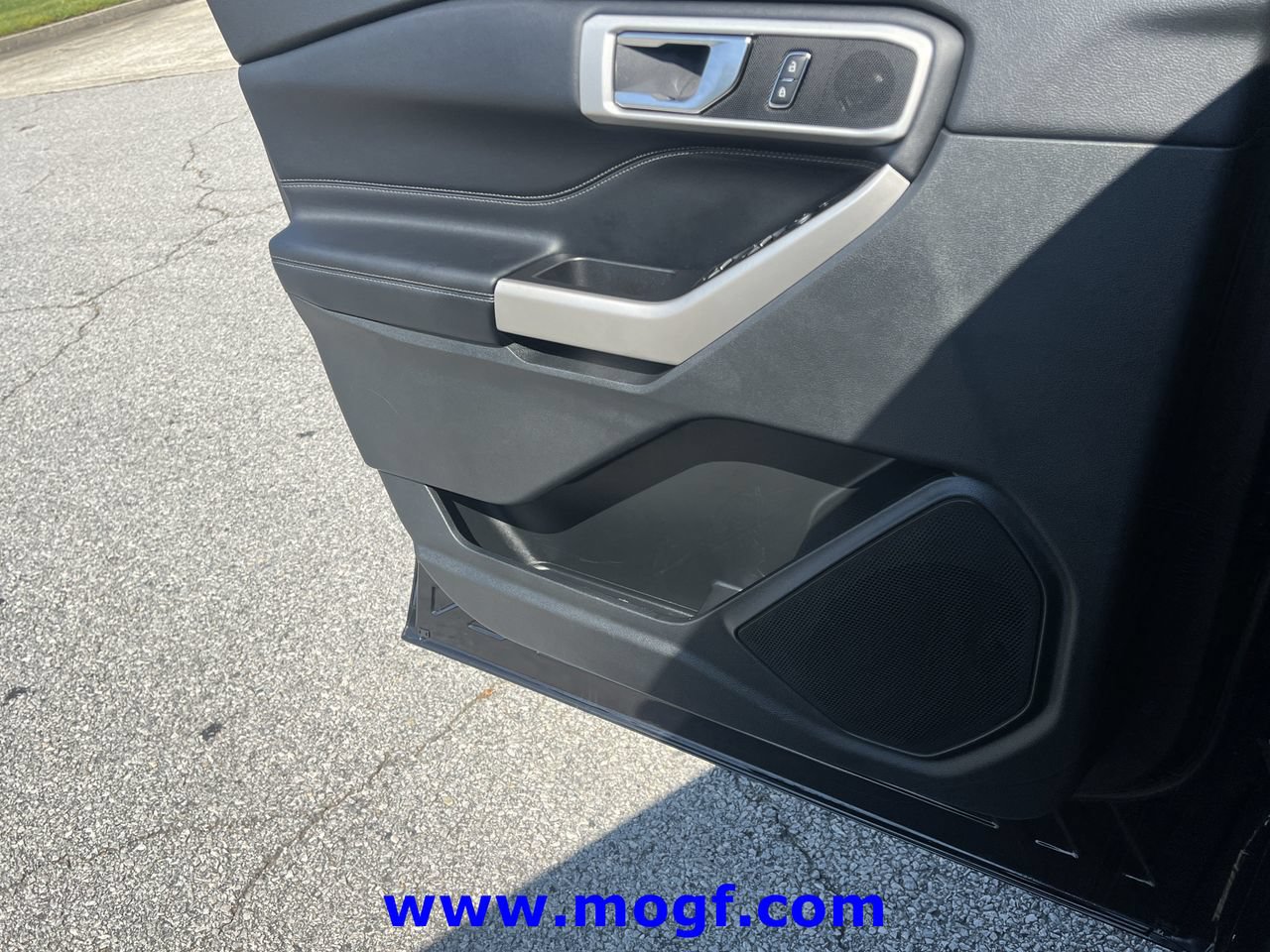 Used 2022 Ford Explorer XLT w/ Equipment Group 202A AWD/4WD image 18
