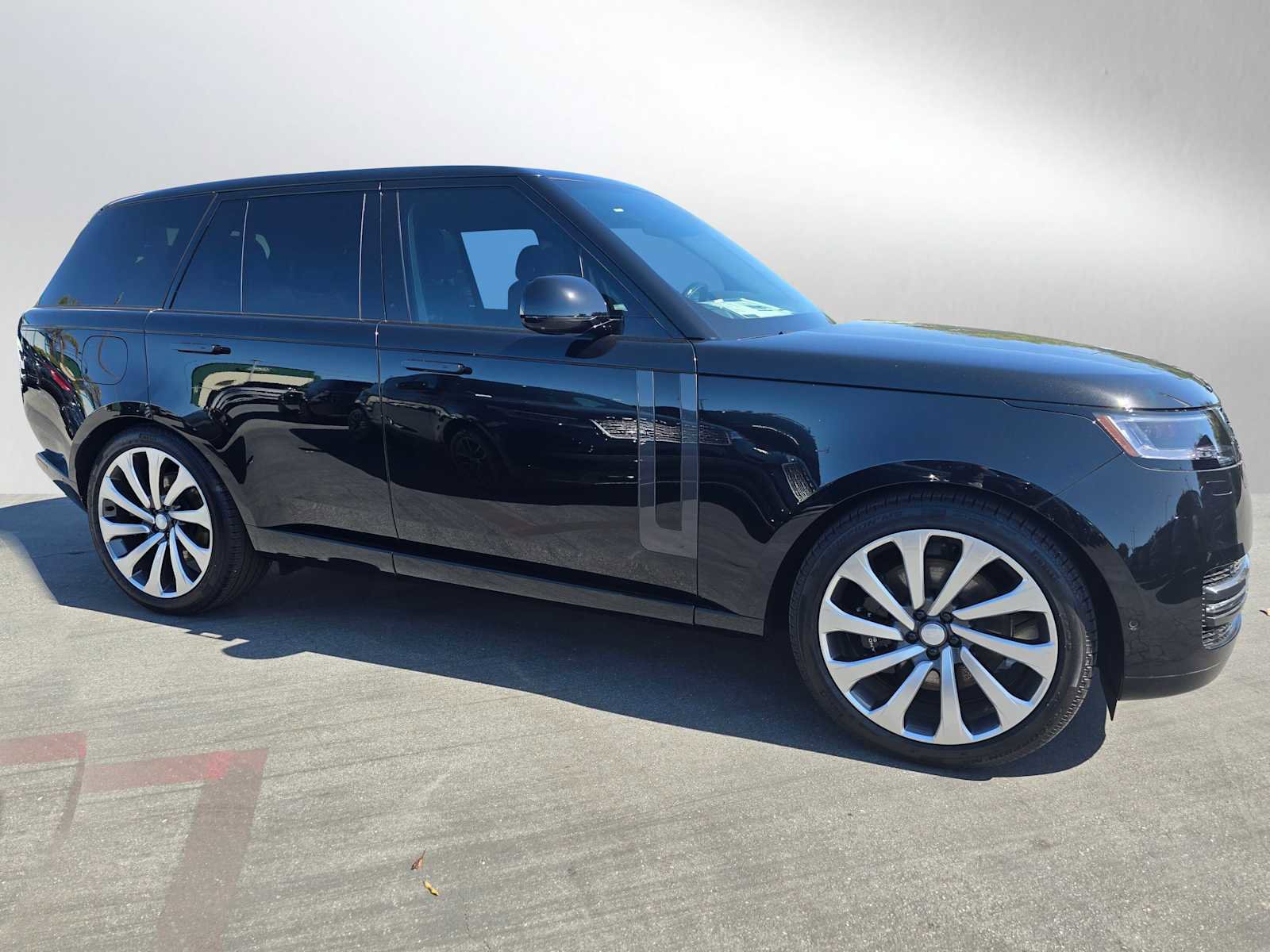 New 2025 Land Rover Range Rover SE image 8