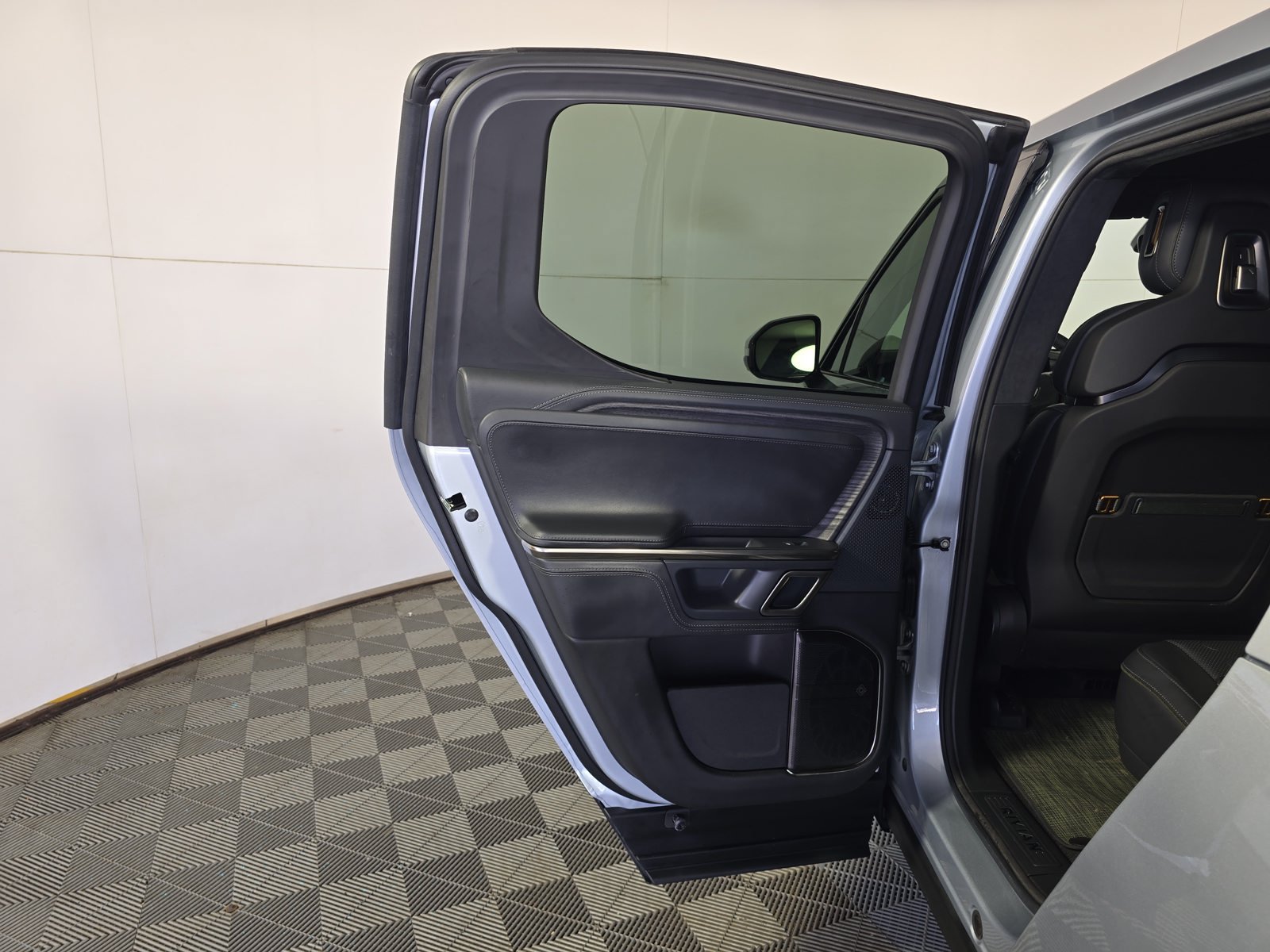 Used 2024 Rivian R1T Adventure Quad AWD/4WD image 17