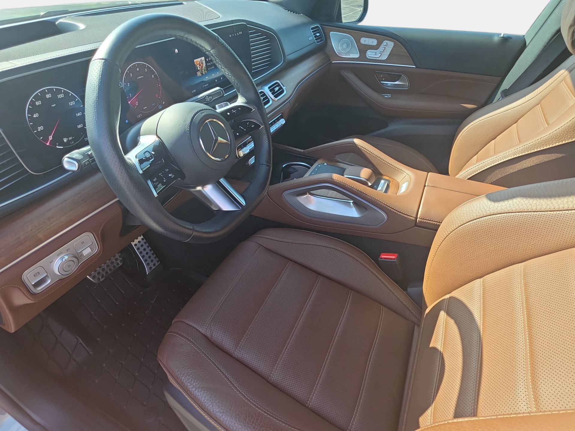 Used 2025 Mercedes-Benz GLS 580 4MATIC image 16
