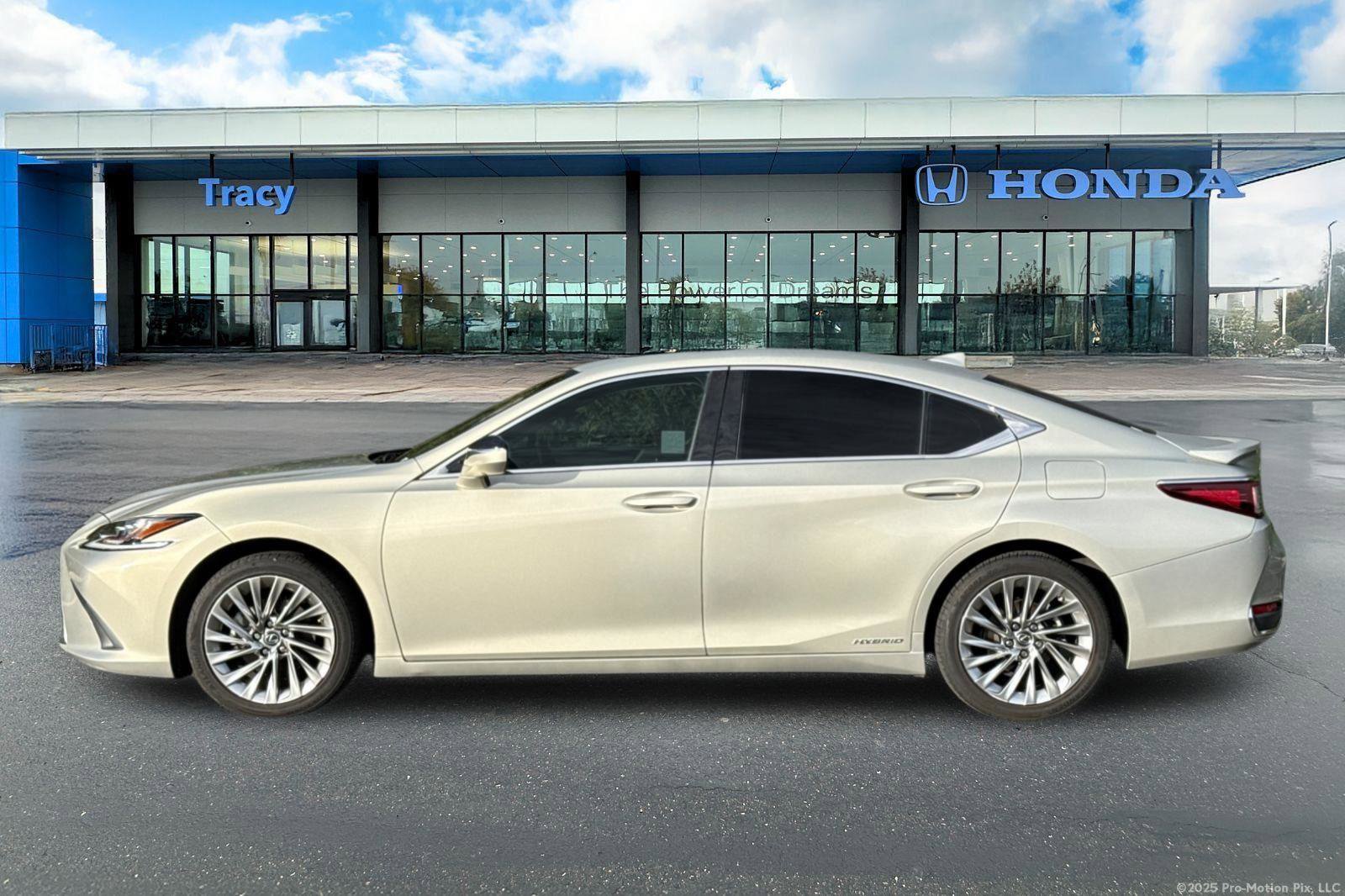 Used 2021 Lexus ES 300h w/ Accessory Package 2 image 11