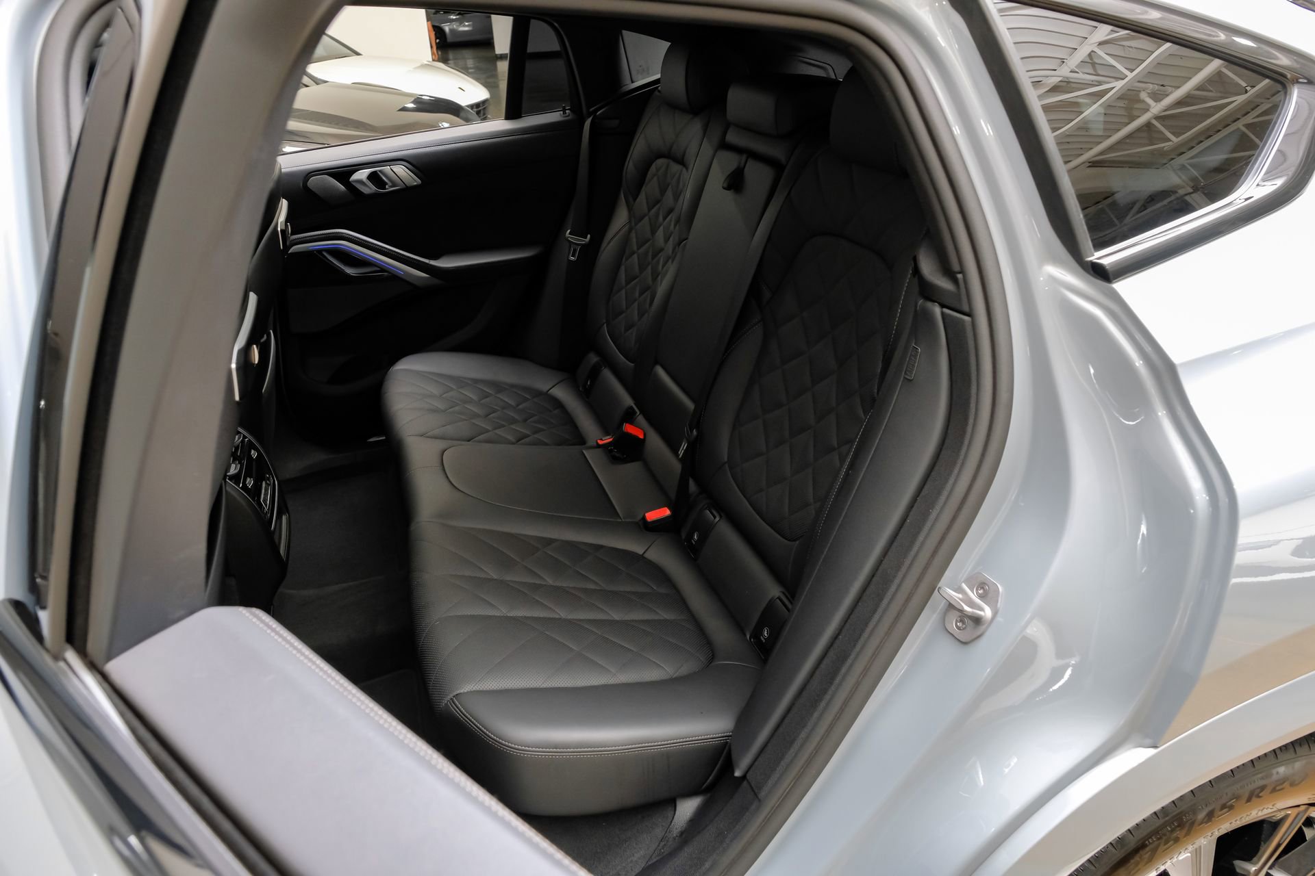 Used 2025 BMW X6 xDrive40i w/ Climate Comfort Package AWD/4WD image 42