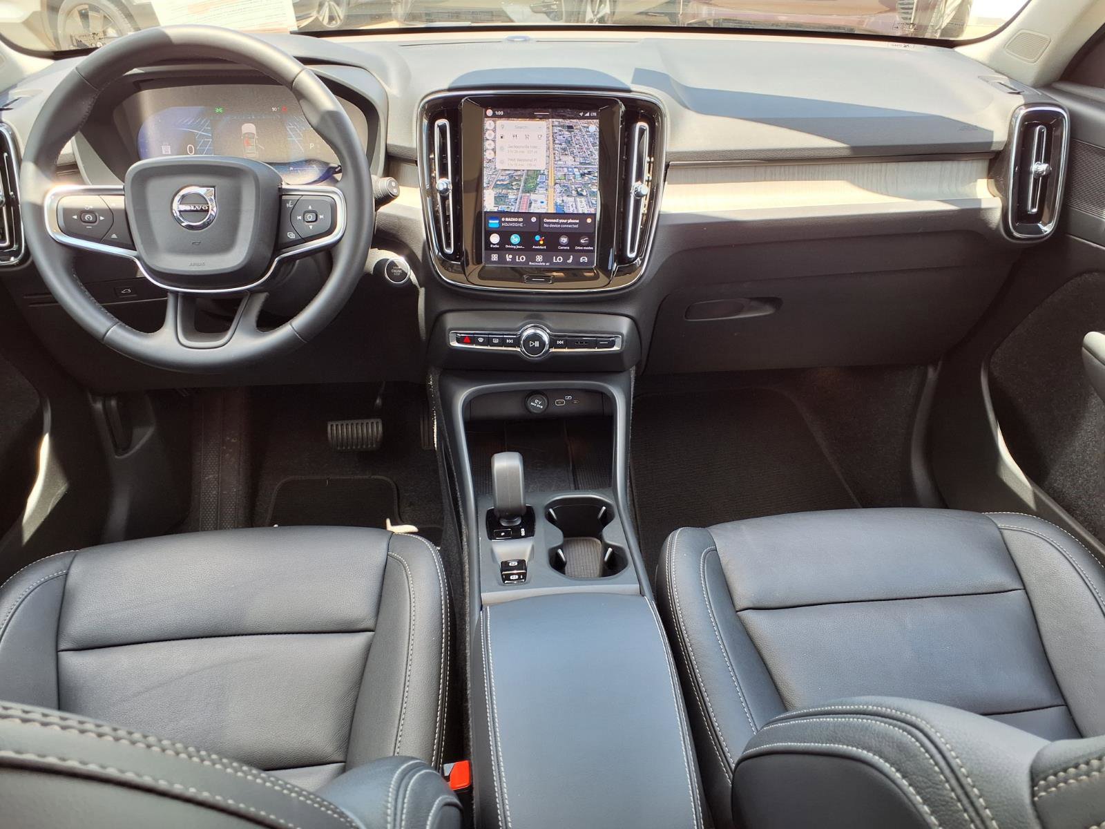 Certified 2025 Volvo XC40 B5 Core AWD/4WD image 16