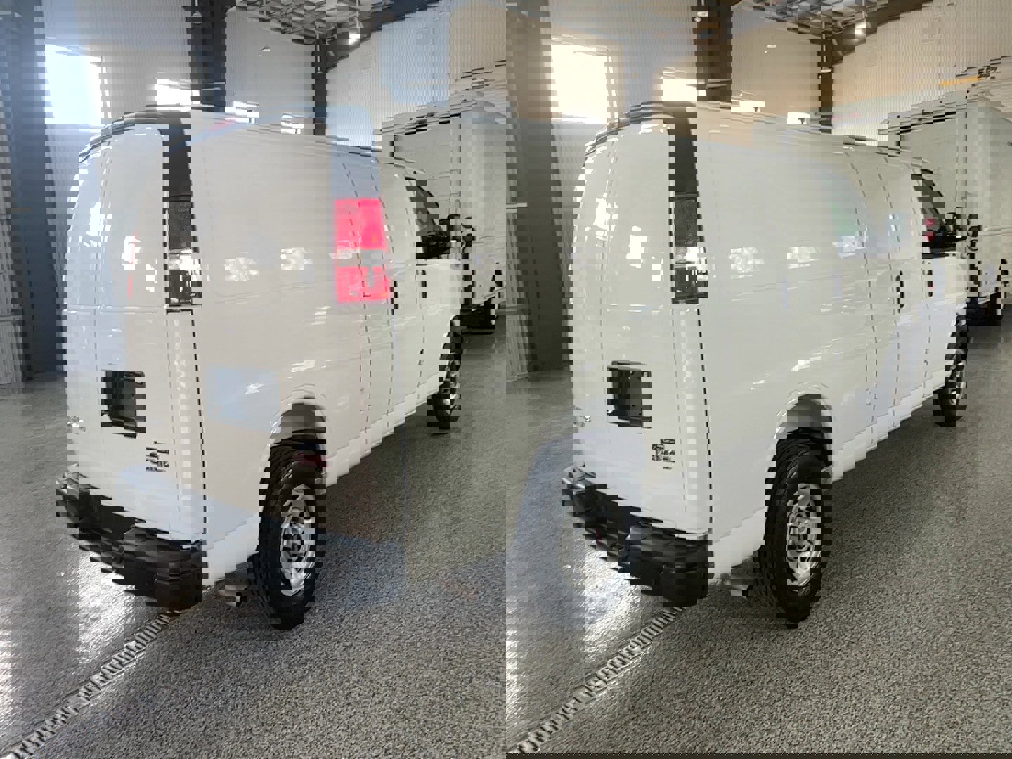 Used 2025 GMC Savana 3500 Extended RWD image 18