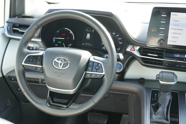 Used 2023 Toyota Sienna XSE FWD image 14
