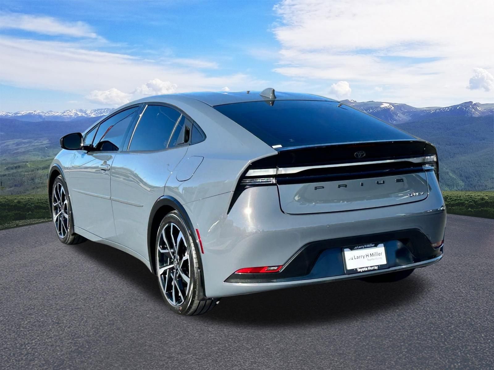 Used 2025 Toyota Prius Plug-In Hybrid image 3