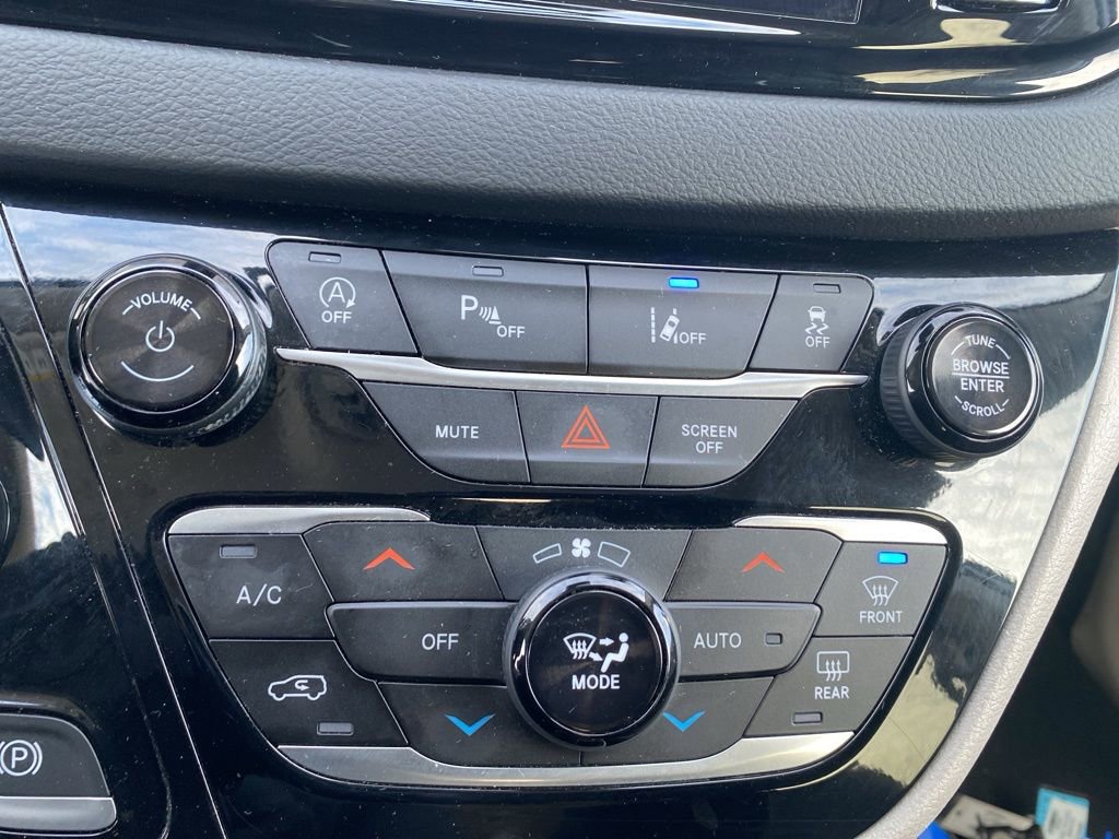 Used 2024 Chrysler Pacifica Touring-L image 20