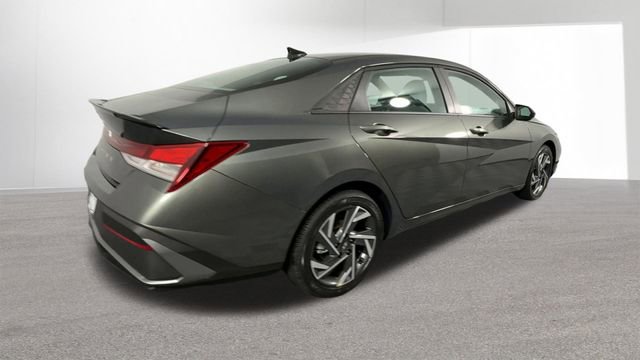 Used 2025 Hyundai Elantra Sport FWD image 9