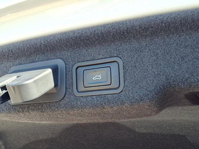 Used 2014 Audi S8 image 30