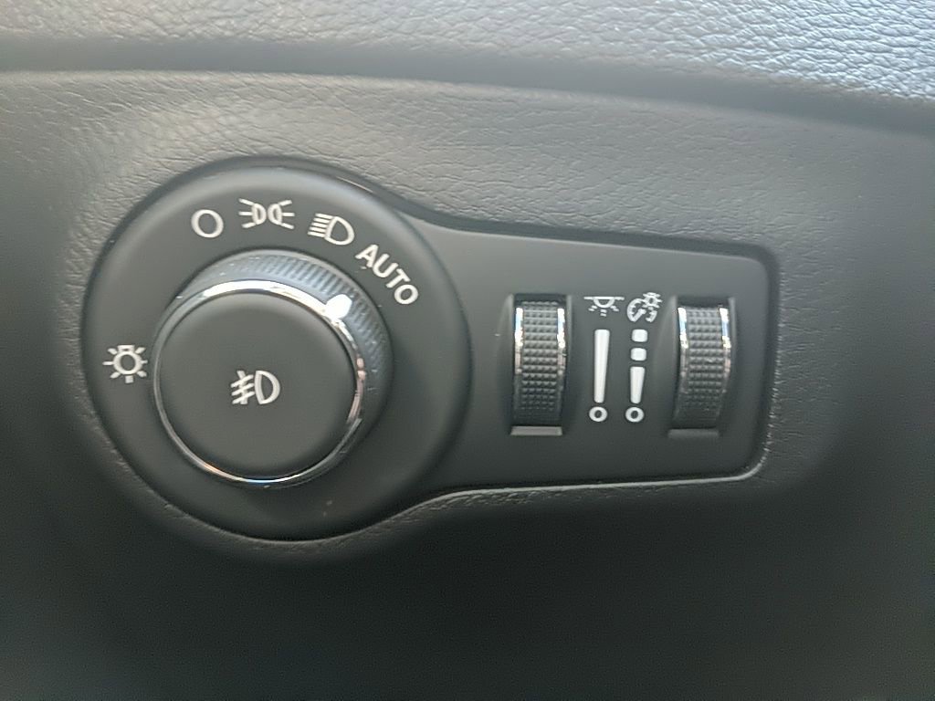 Used 2020 Jeep Compass Latitude image 21