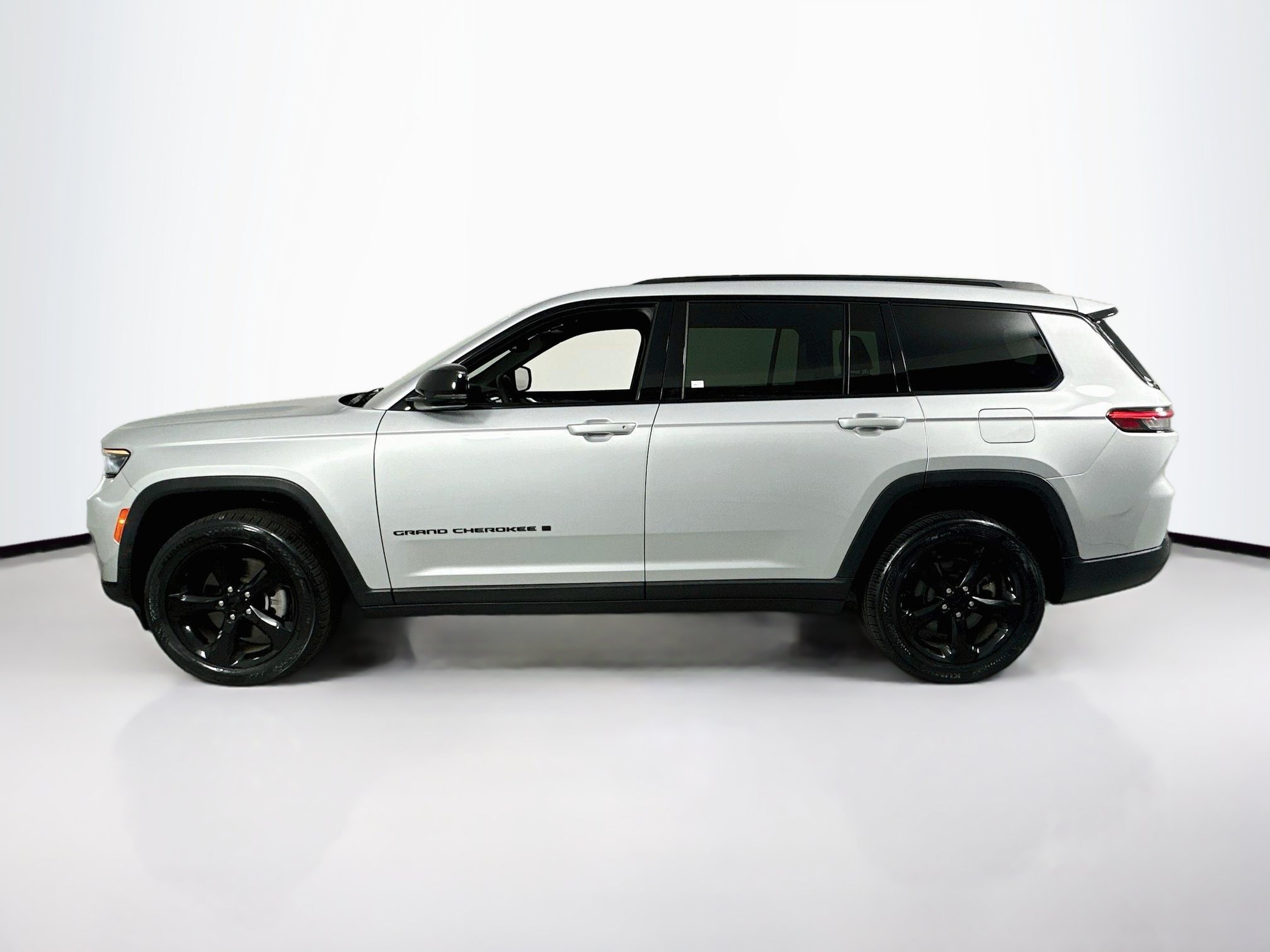 Used 2023 Jeep Grand Cherokee L Laredo AWD/4WD image 8