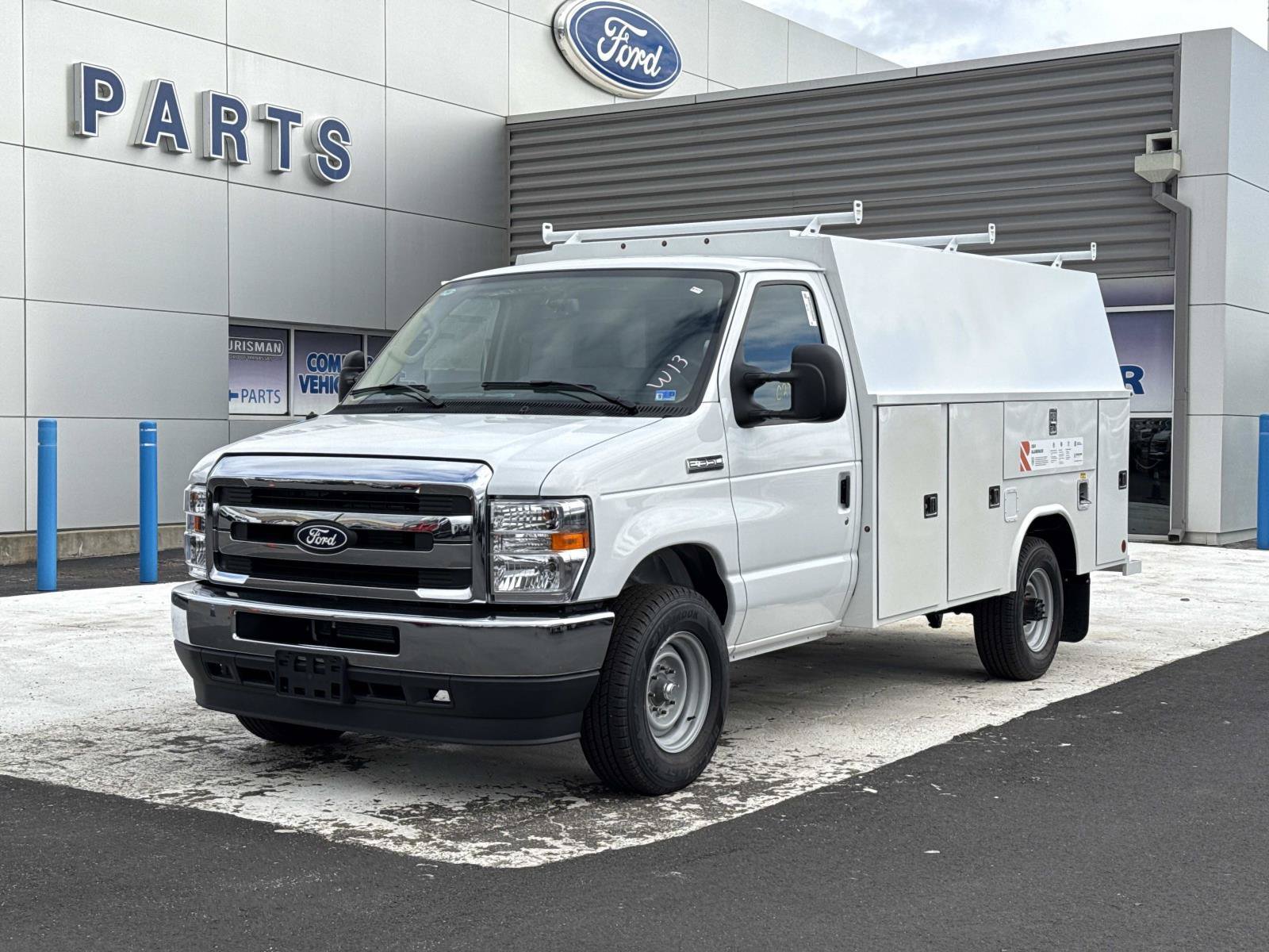 New 2027 Ford E-350 and Econoline 350 Super Duty w/ Power Equipment Group RWD image 7