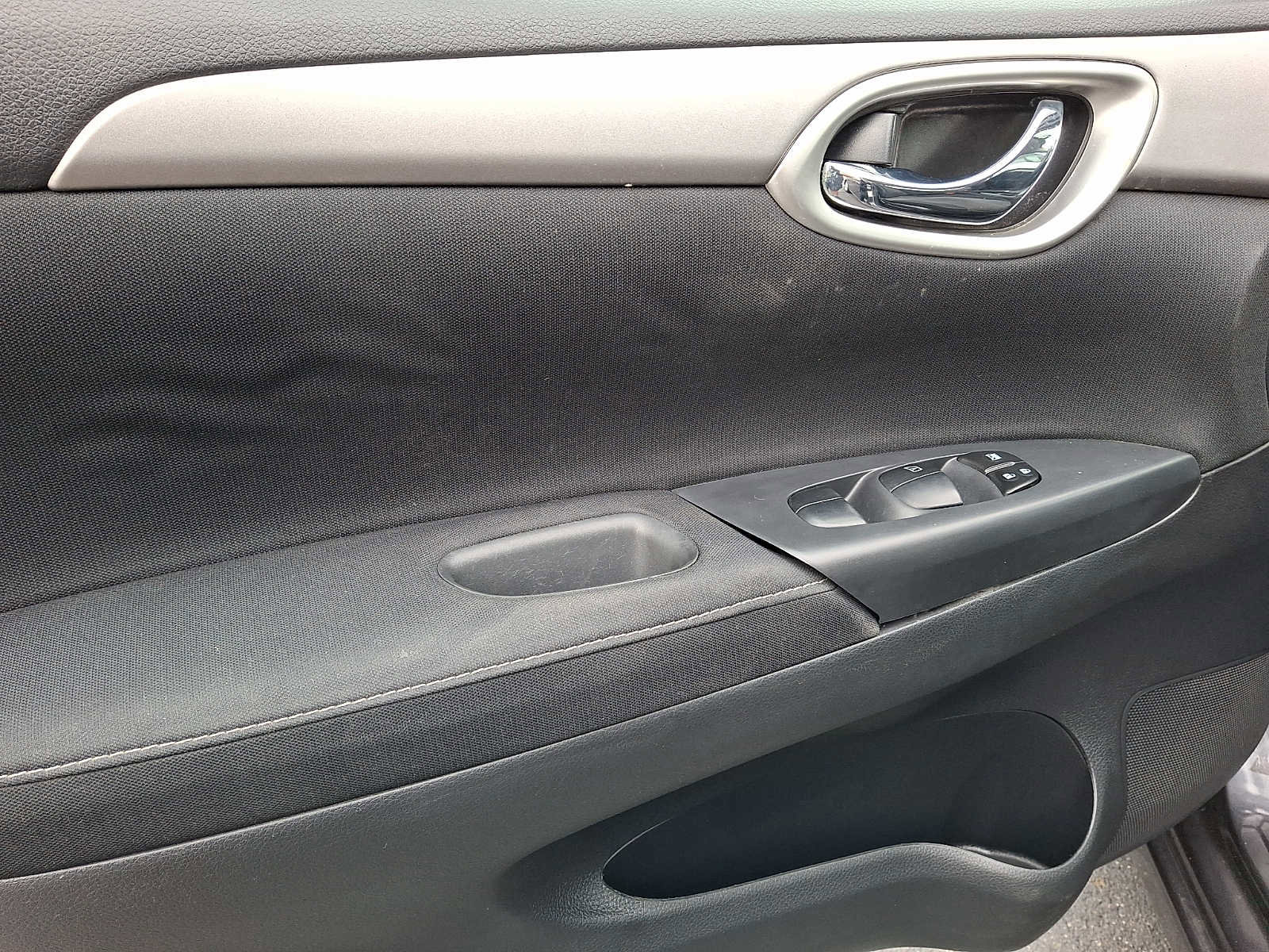 Used 2015 Nissan Sentra SV FWD image 10