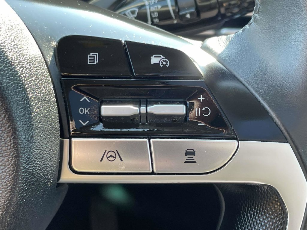 Used 2025 Hyundai Elantra SEL FWD image 31