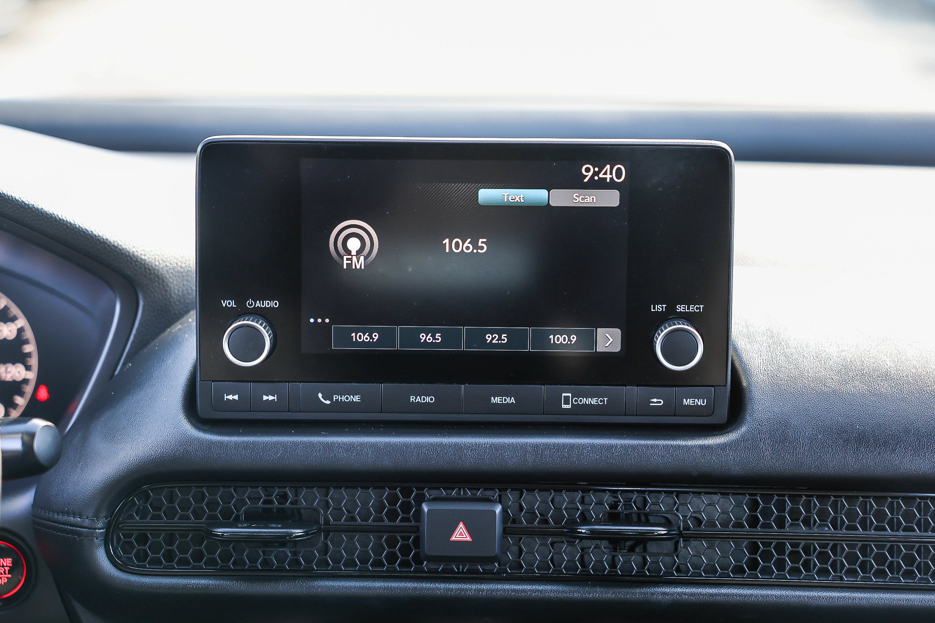 Certified 2025 Honda HR-V LX image 4