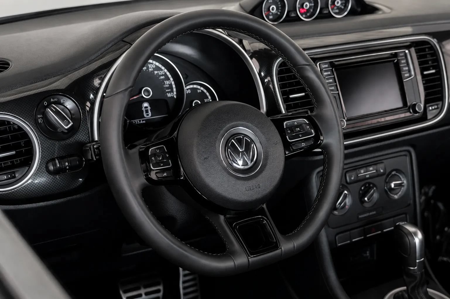 Used 2016 Volkswagen Beetle R-Line SE FWD image 13