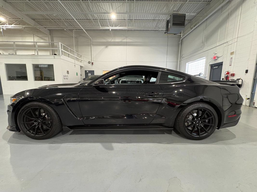 Used 2017 Ford Mustang Shelby GT350 w/ Convenience Package RWD image 4