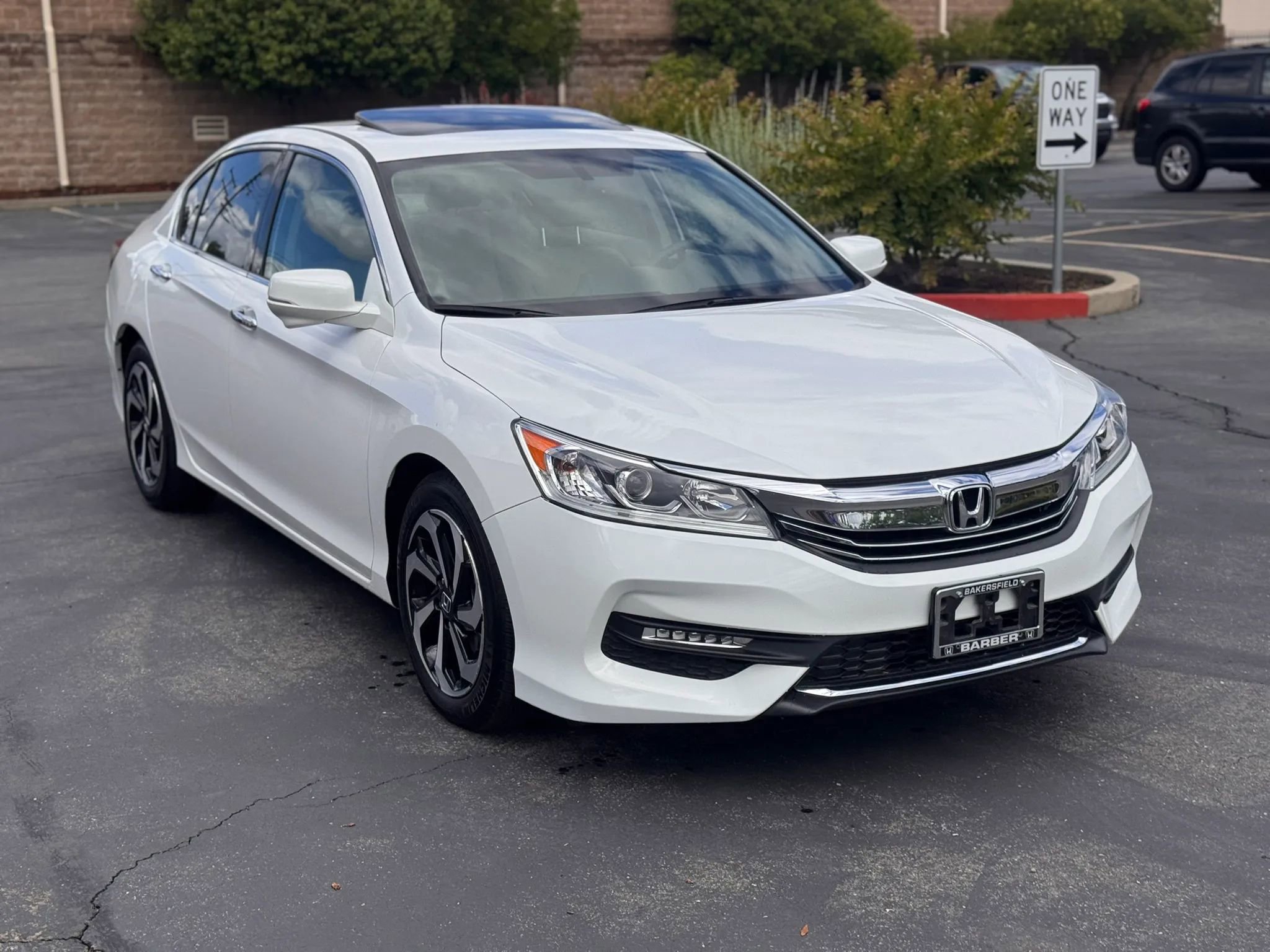 Used 2017 Honda Accord EX-L image 8