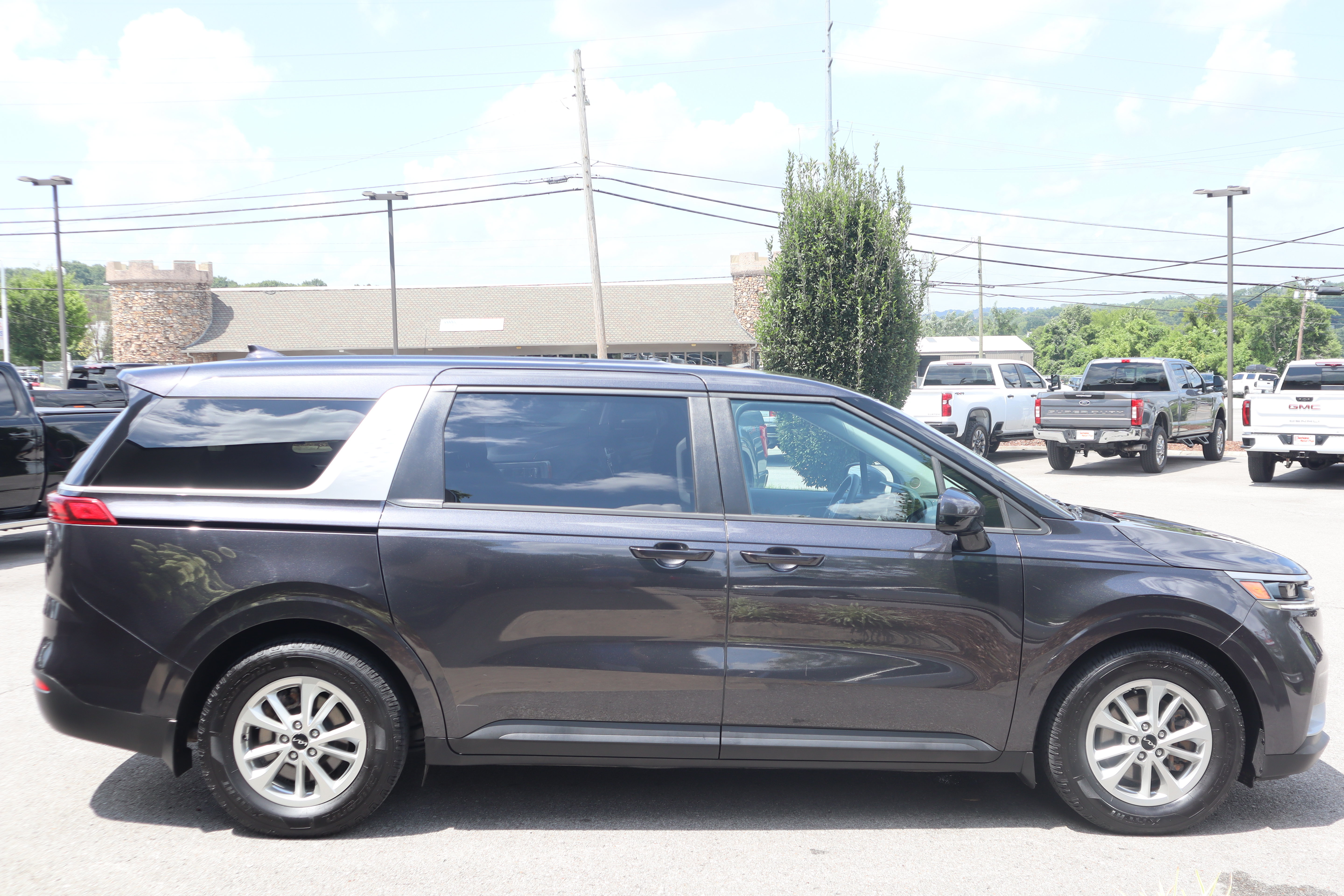 Used 2023 Kia Carnival LX FWD image 6