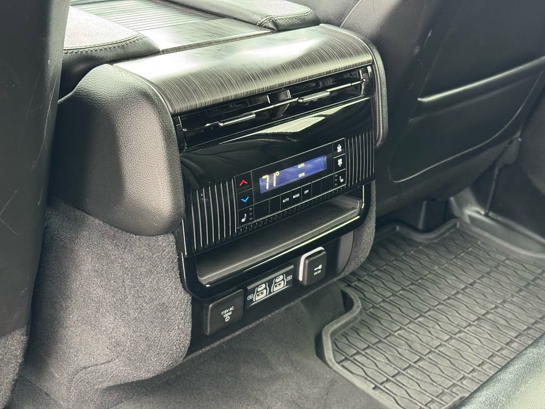 Used 2024 Jeep Wagoneer L Series II w/ Flexible Seating Group image 22
