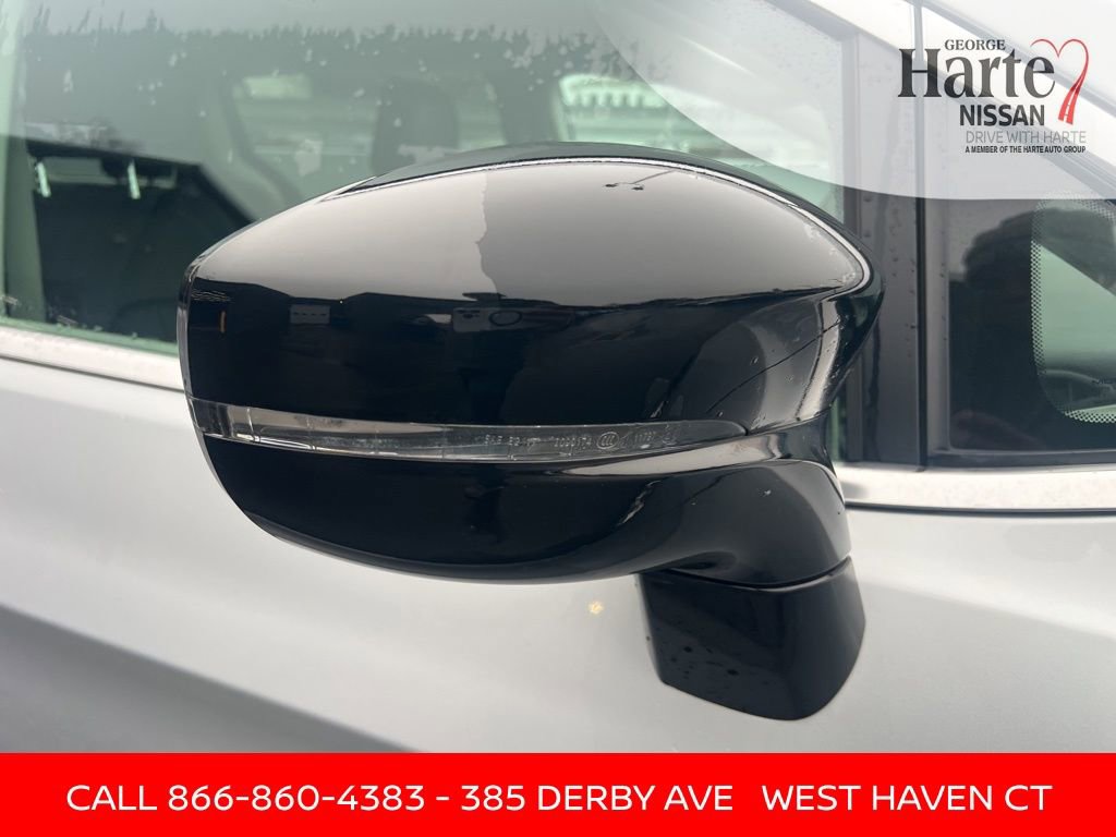Used 2024 Chrysler Pacifica Touring-L image 11