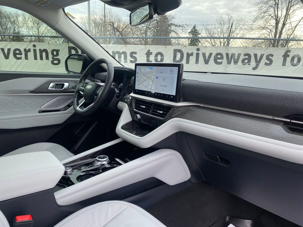 Used 2025 Ford Explorer Platinum w/ LUX Leather Package image 20