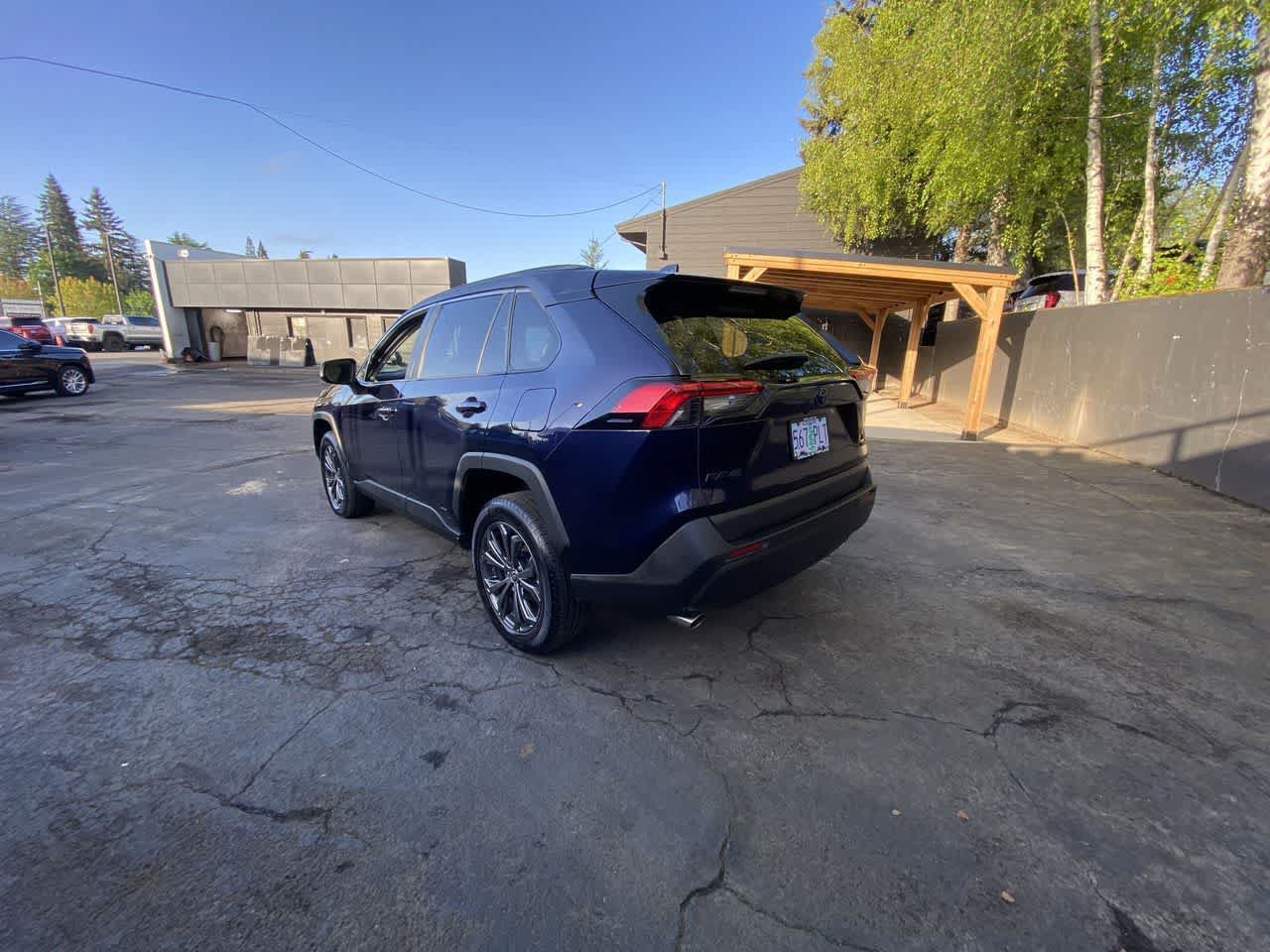 Used 2023 Toyota RAV4 XLE Premium AWD/4WD image 4