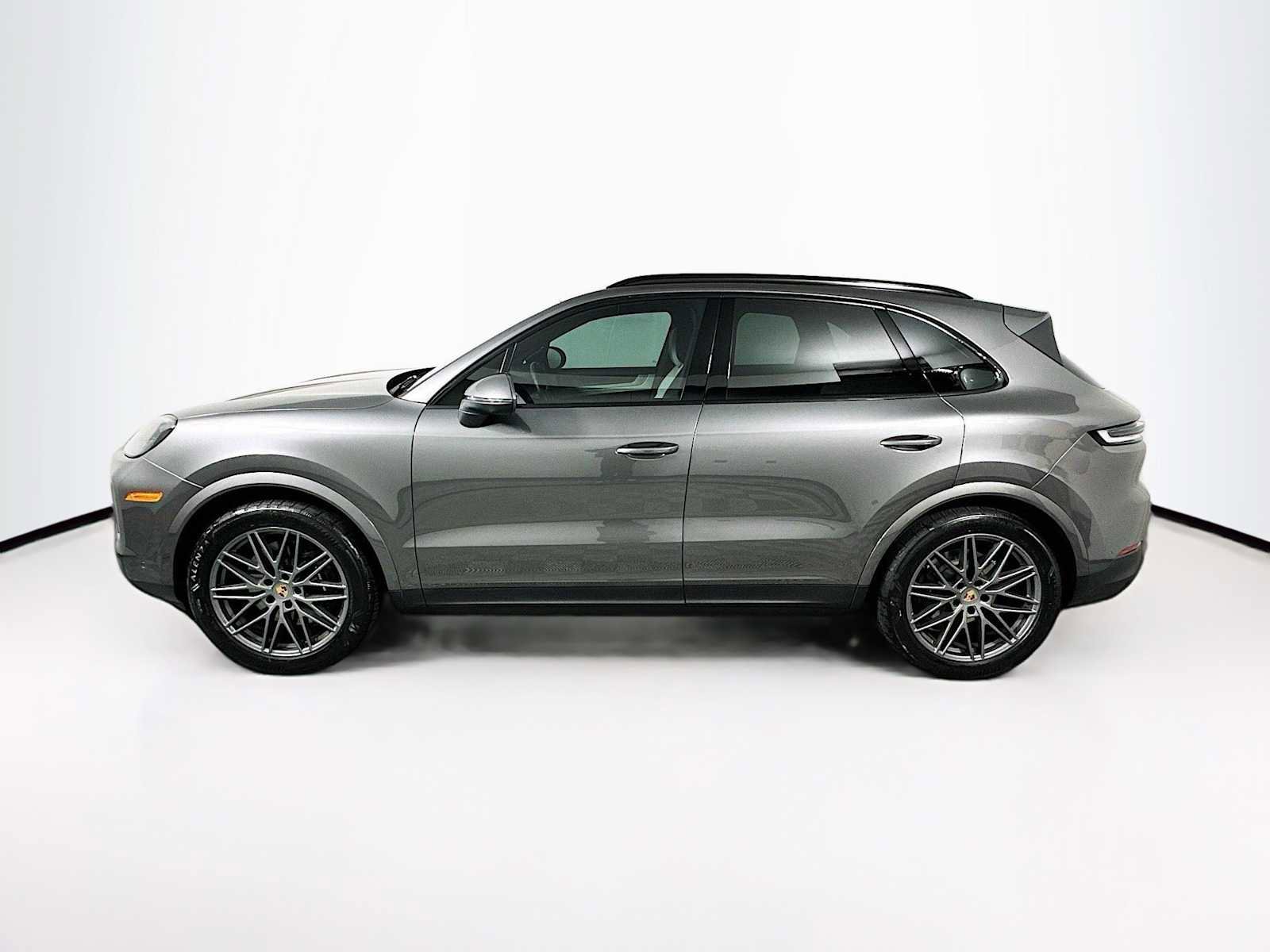 Certified 2025 Porsche Cayenne image 2