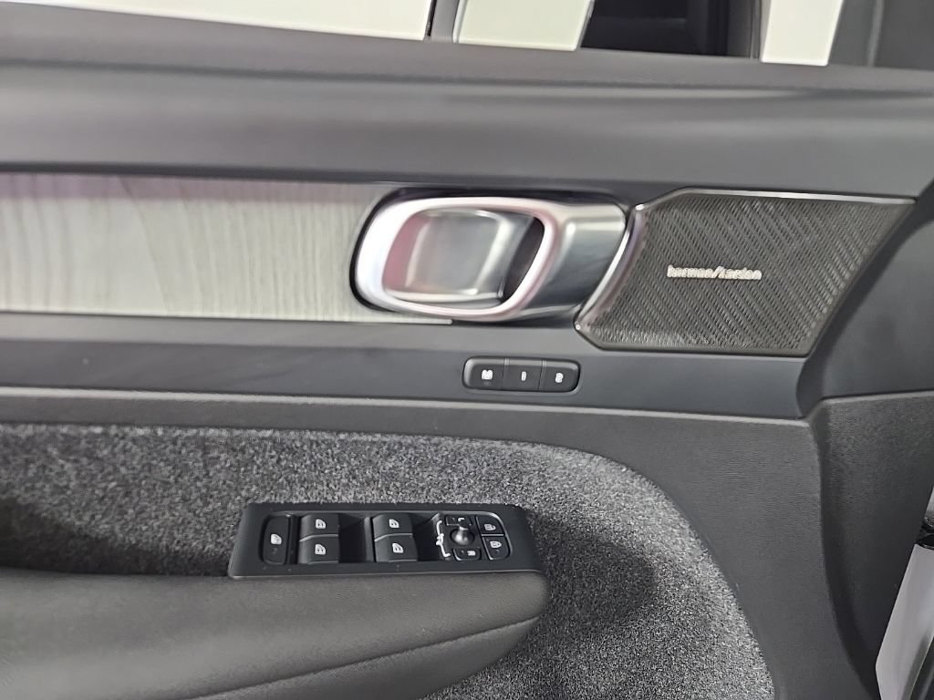 Certified 2023 Volvo XC40 B5 Ultimate w/ Climate Package AWD/4WD image 22