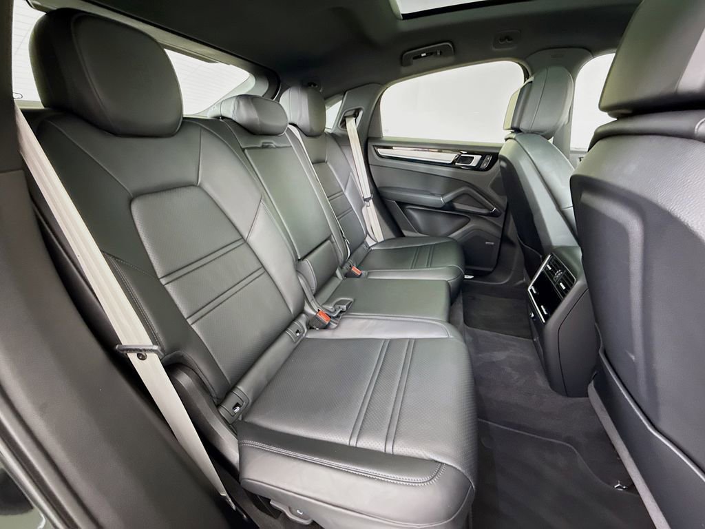 Certified 2023 Porsche Cayenne Platinum Edition AWD/4WD image 31