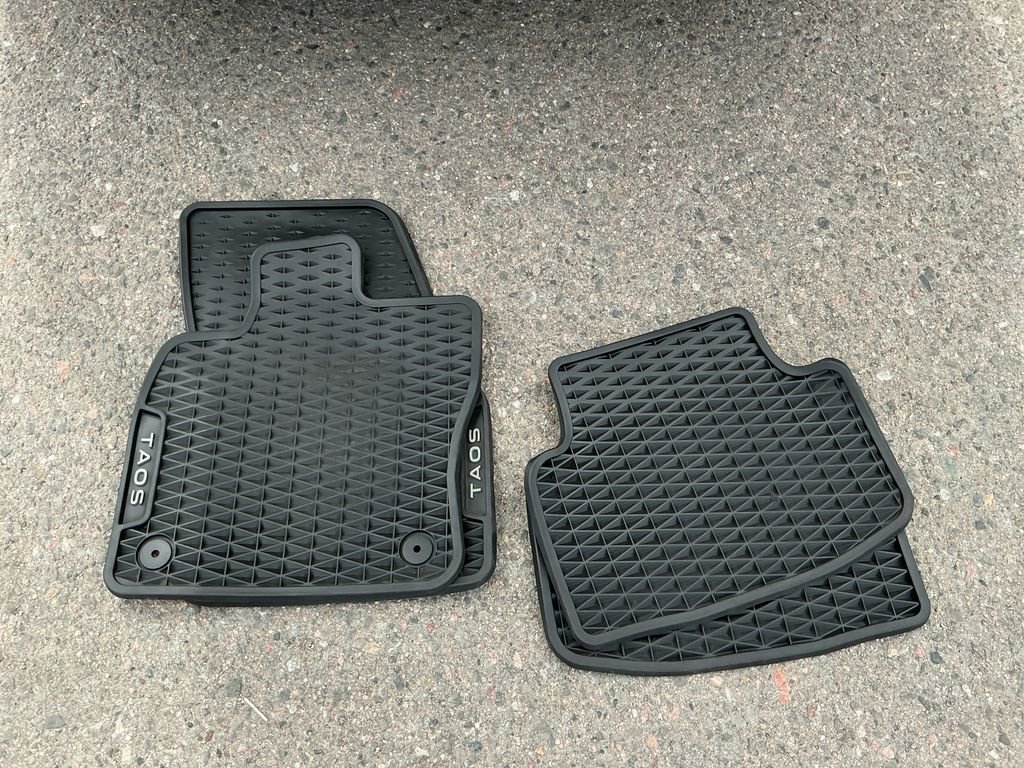 Used 2023 Volkswagen Taos SE w/ Panoramic Sunroof Package image 24