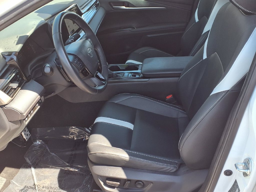 Used 2025 Toyota Camry SE FWD image 17