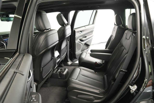 Used 2025 Jeep Grand Cherokee L Limited w/ Luxury Tech Group II AWD/4WD image 60