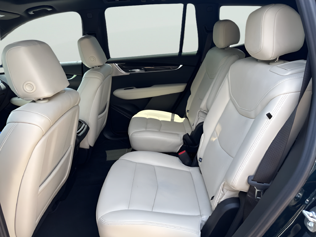 Used 2025 Cadillac XT6 Sport w/ Technology Package AWD/4WD image 31