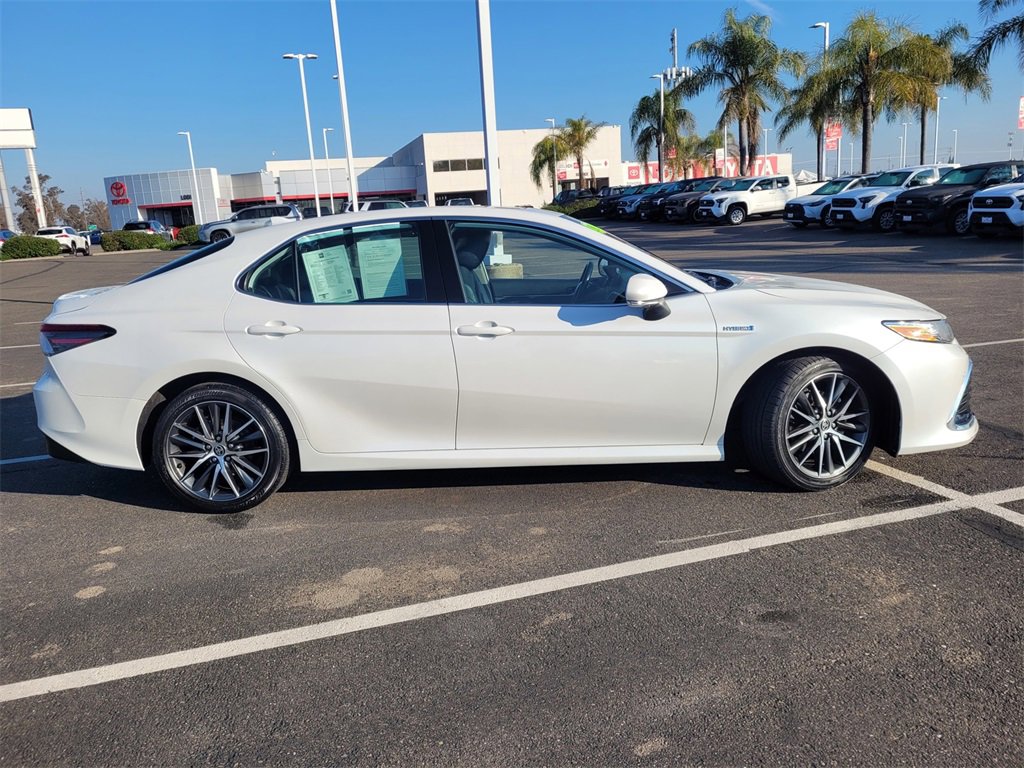 Used 2021 Toyota Camry XLE image 3