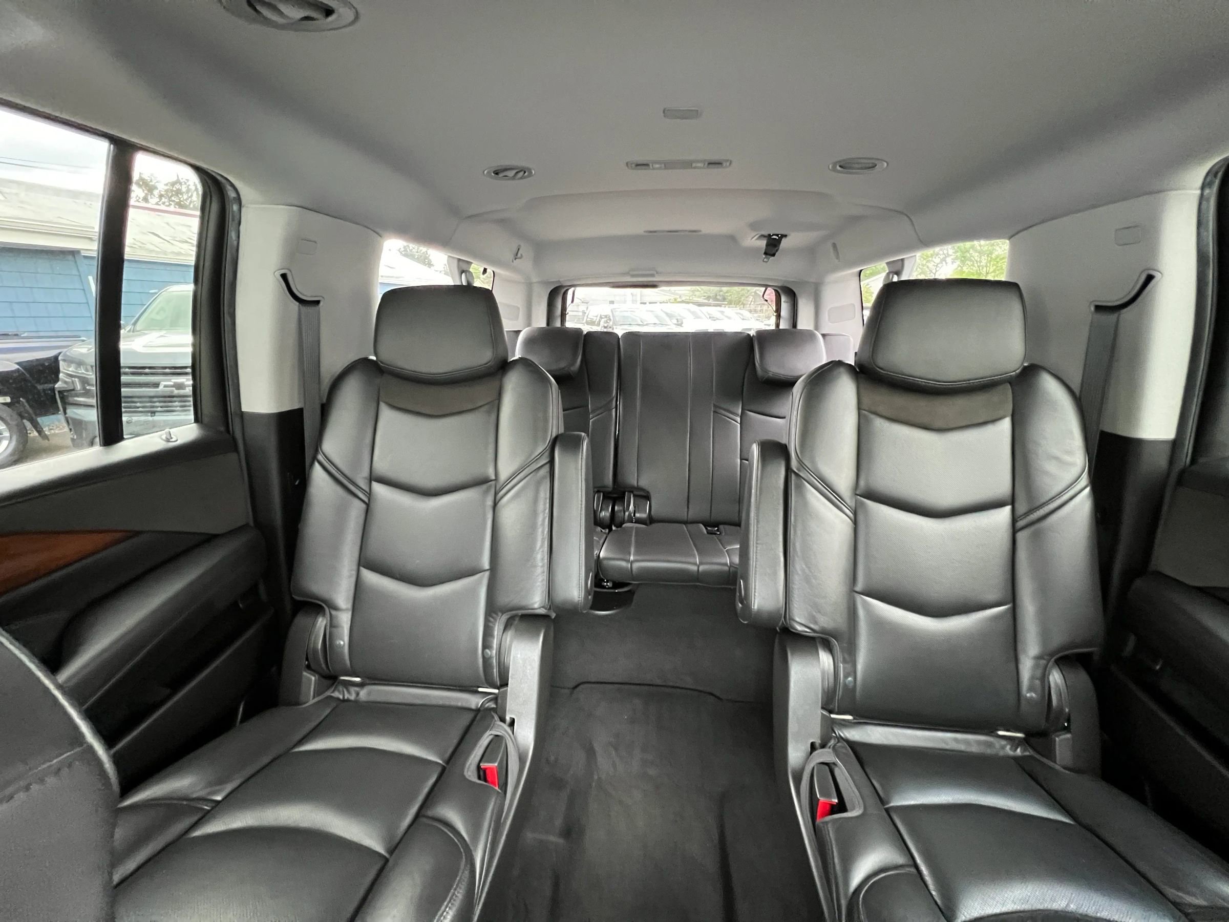 Used 2019 Cadillac Escalade ESV Luxury AWD/4WD image 29