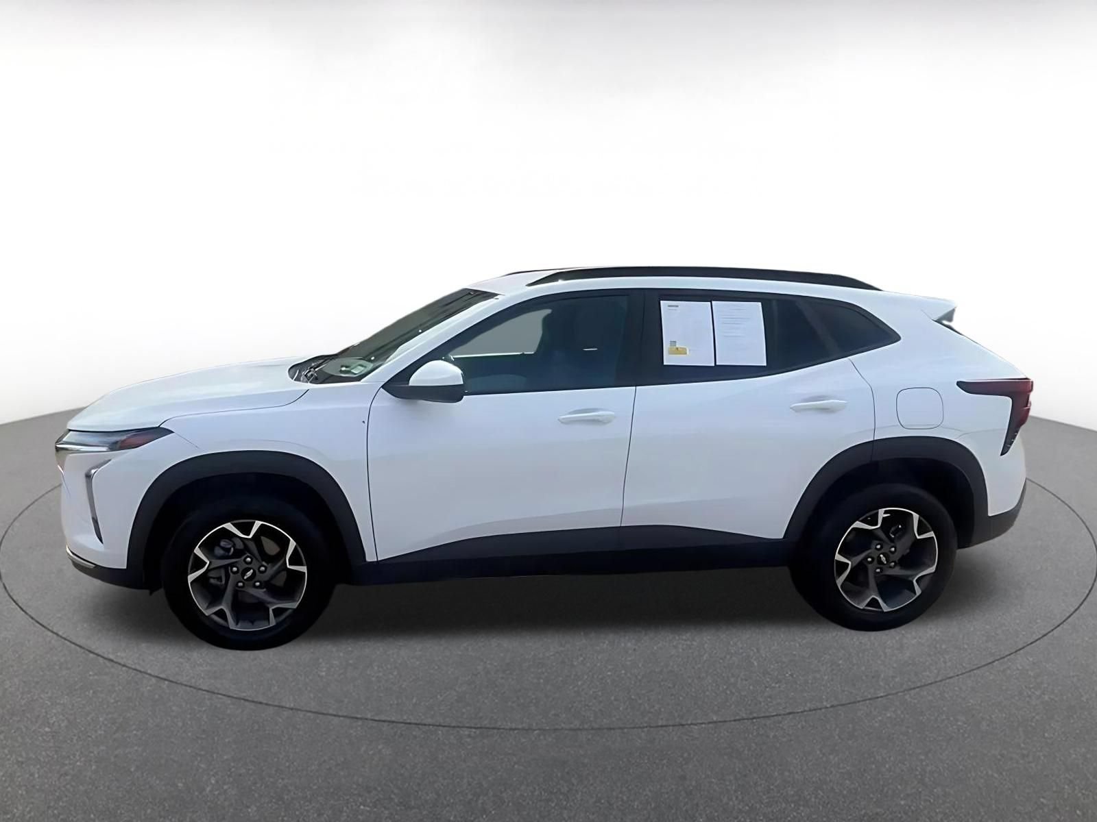 Used 2025 Chevrolet Trax LT w/ LT Convenience Package FWD image 7
