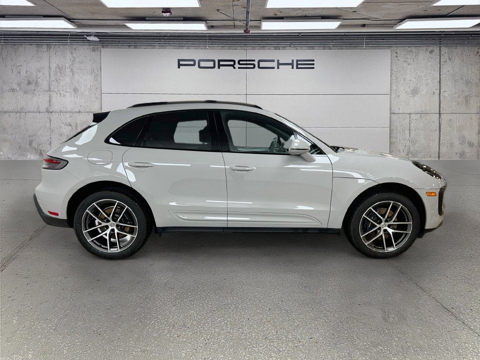 Certified 2024 Porsche Macan AWD/4WD image 8