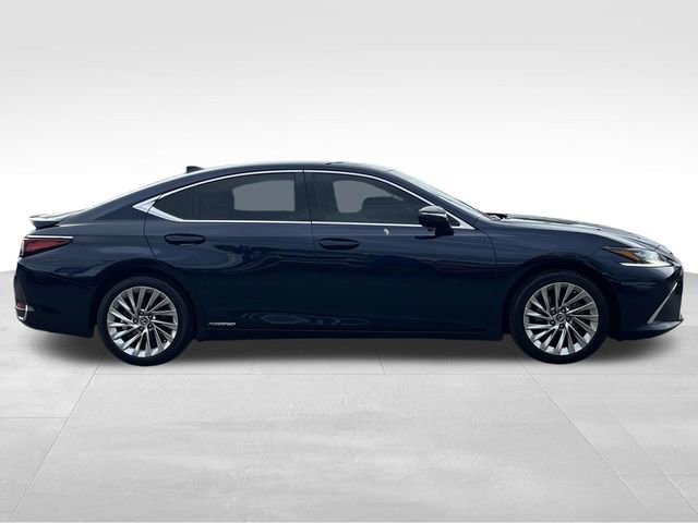 Used 2022 Lexus ES 300h Ultra Luxury w/ Accessory Package 2 image 8