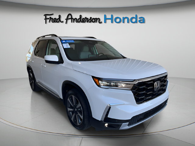 Certified 2025 Honda Pilot Touring image 4