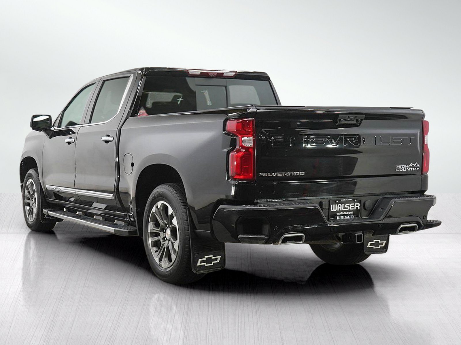 Used 2025 Chevrolet Silverado 1500 High Country w/ Technology Package AWD/4WD image 3