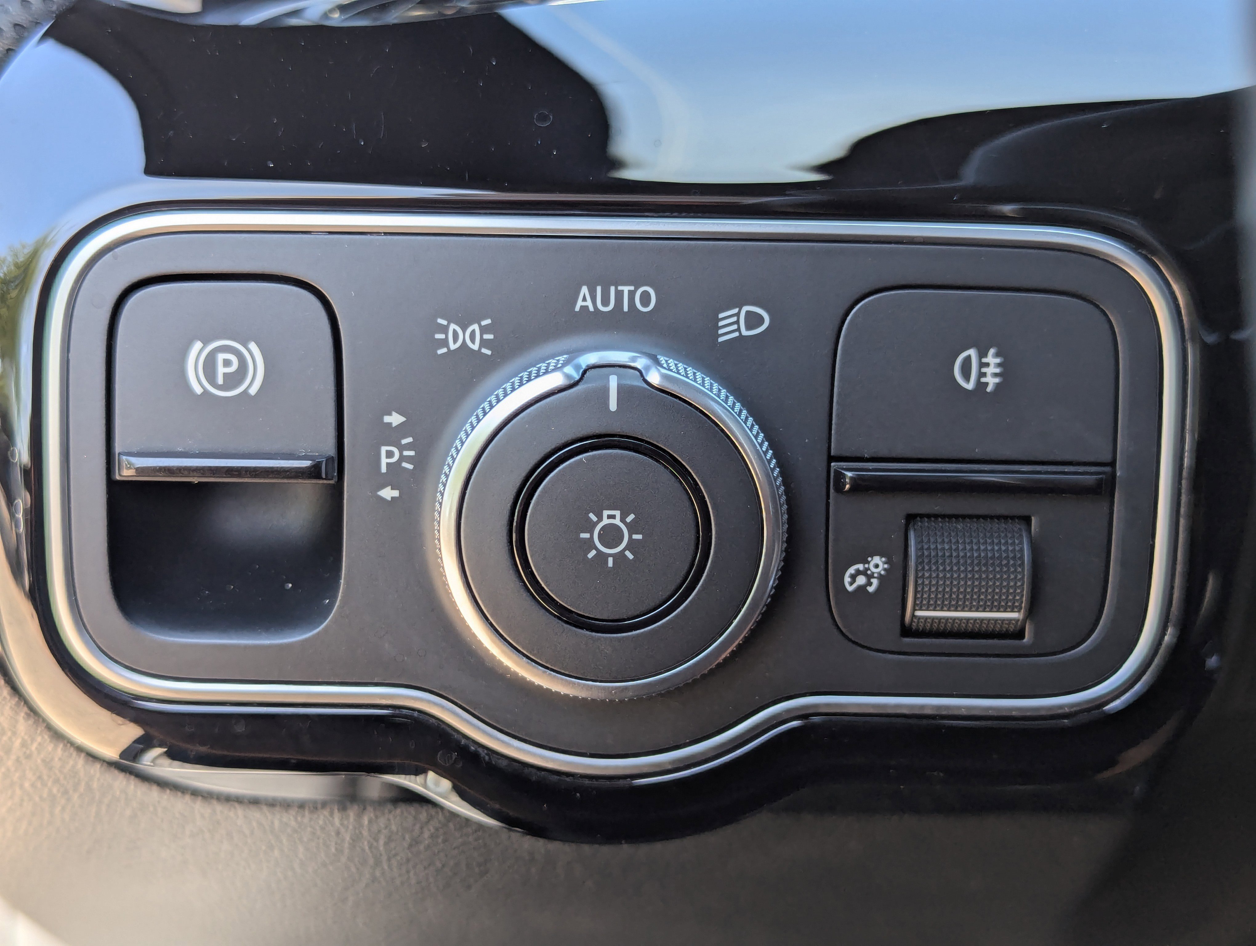 Used 2024 Mercedes-Benz CLA 250 4MATIC image 30