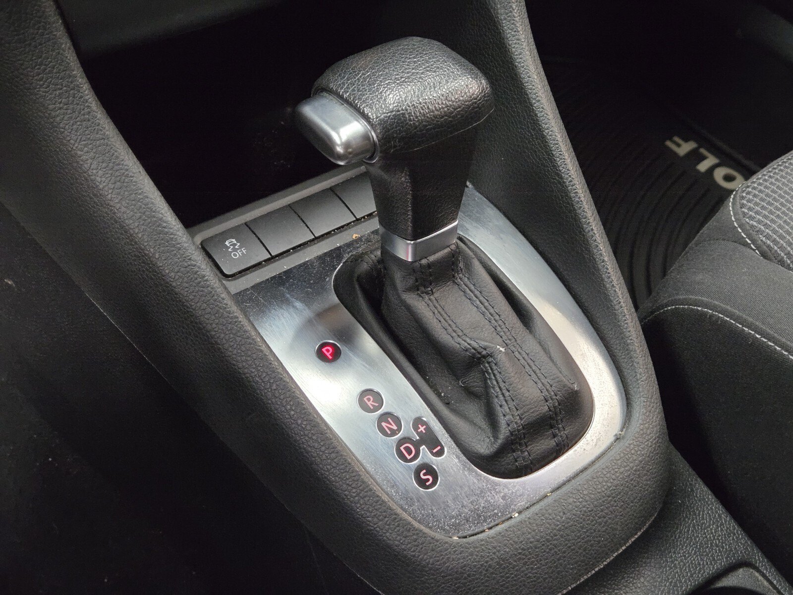 Used 2011 Volkswagen Golf 2-Door FWD image 17