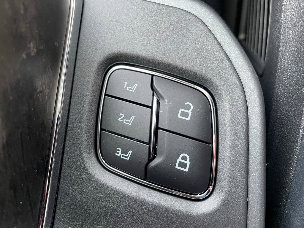 New 2026 Ford F350 Lariat w/ Black Appearance Package image 21