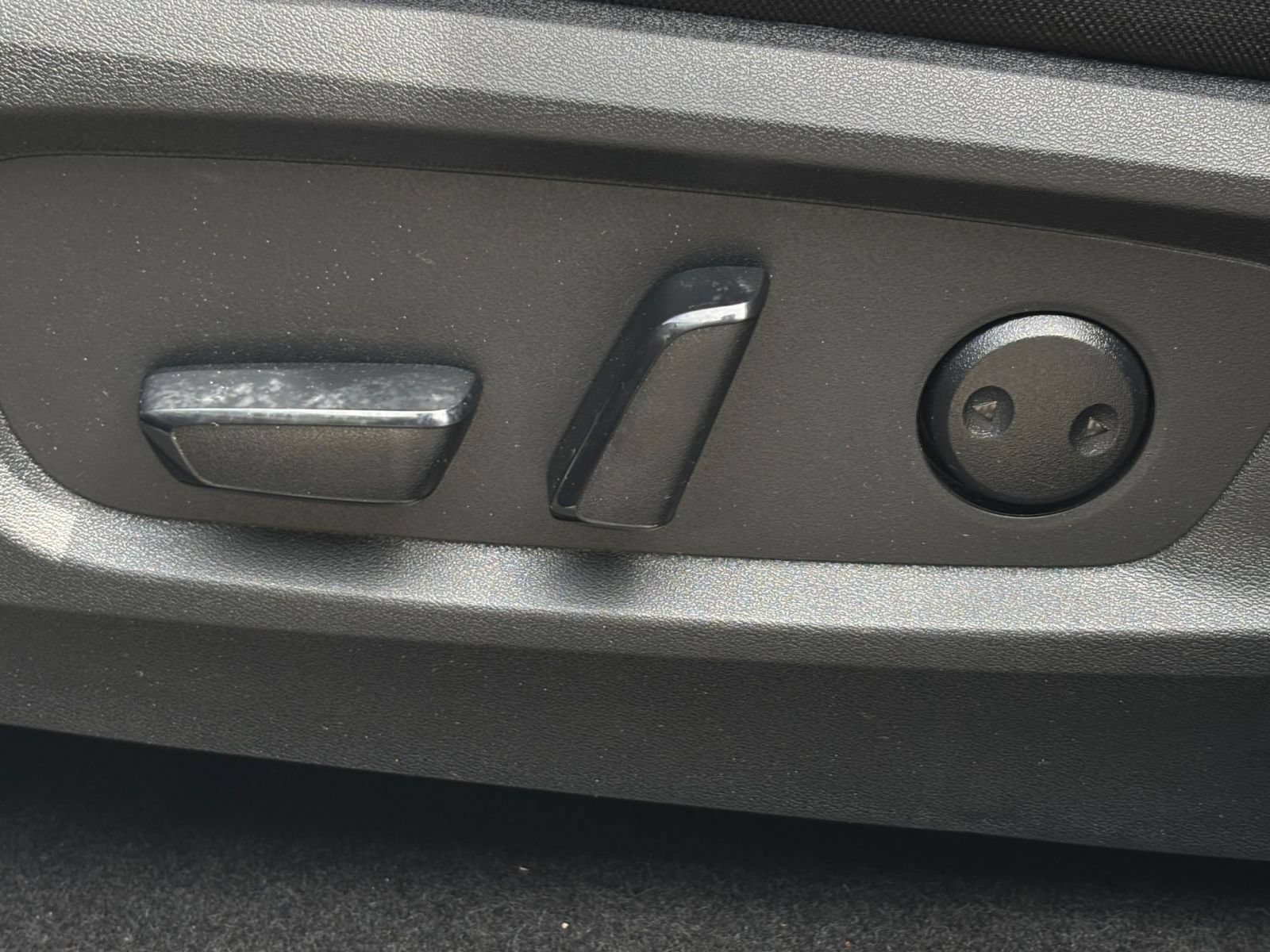 Used 2025 Nissan Pathfinder SV FWD image 22