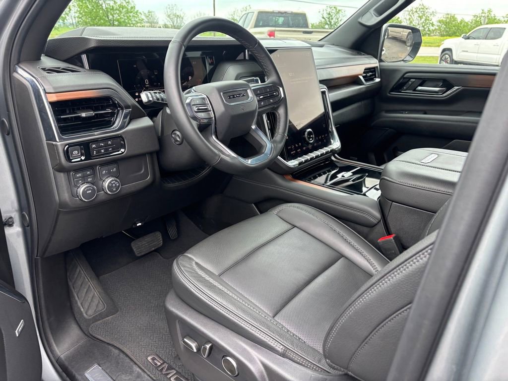 Used 2025 GMC Yukon XL Denali AWD/4WD image 8