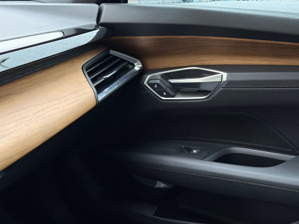 Used 2023 Audi e-tron GT Premium Plus image 35