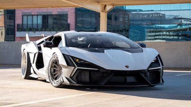 Used 2025 Lamborghini Revuelto AWD/4WD image 17
