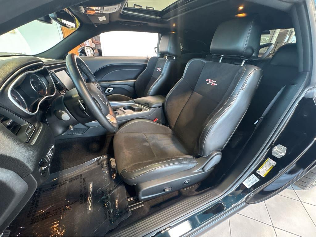 Used 2016 Dodge Challenger R/T Scat Pack w/ Leather Interior Group RWD image 5